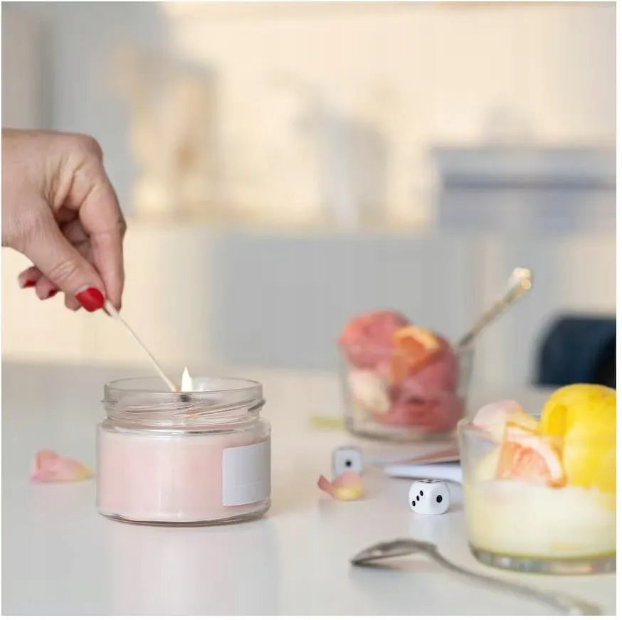 شمع معطر وردي بغطاء