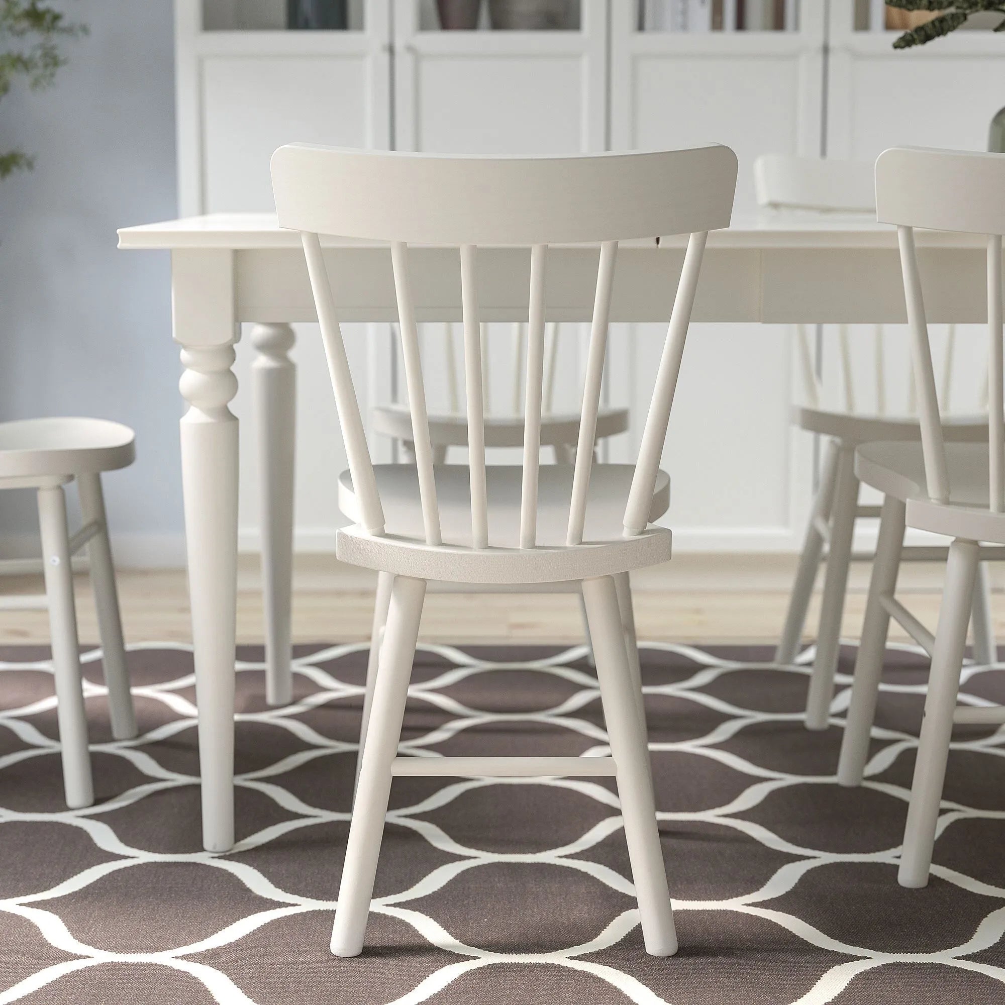 كرسي ابيض زان