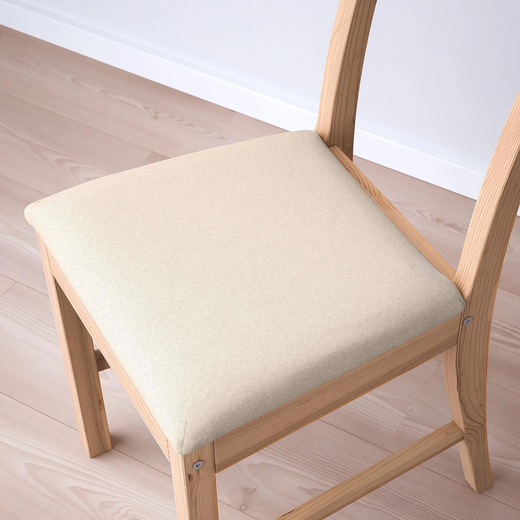 كرسي خشبي مدوشم