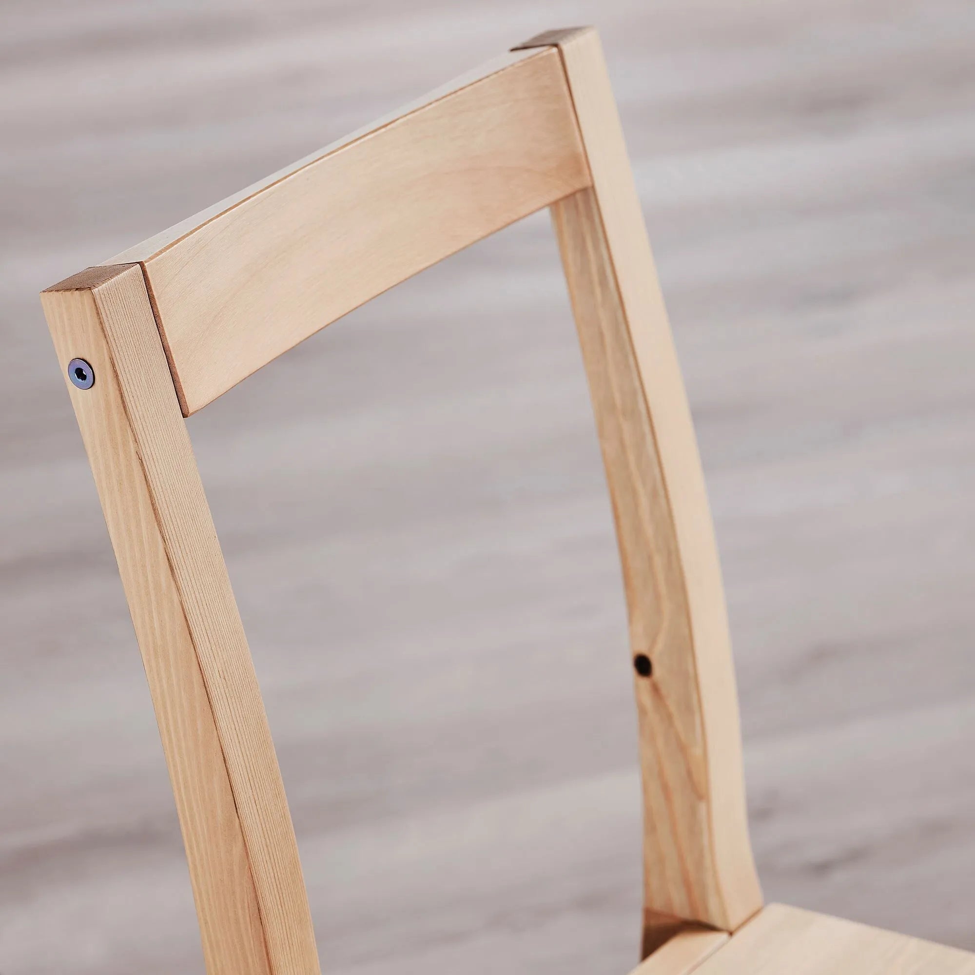 كرسي خشبي مدوشم