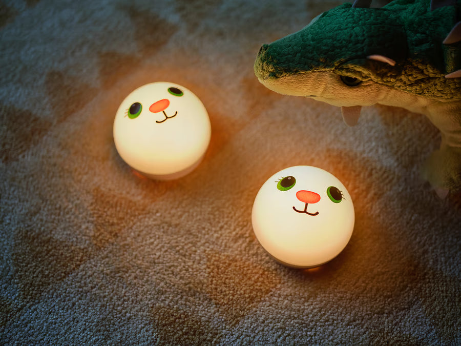 انارة طفل صغير